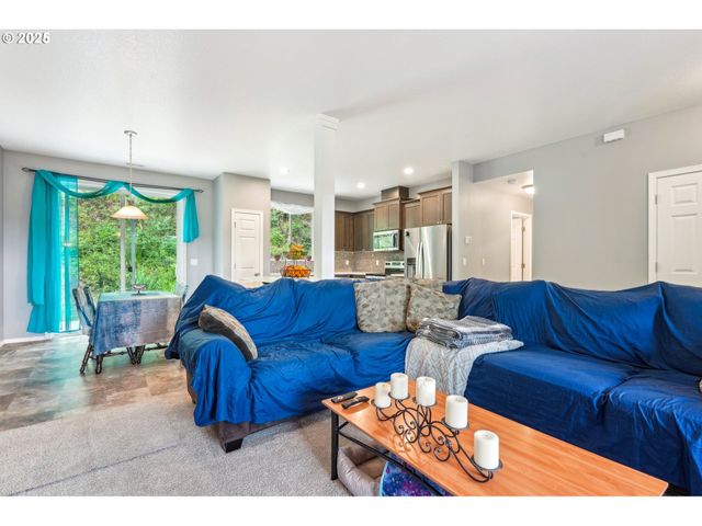 250 SYLVAN Way, Longview, WA 98632