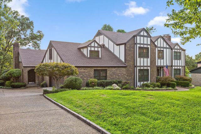 7819 Stonehenge Drive, Chattanooga, TN 37421