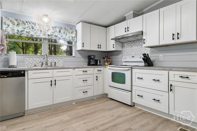 124 Edgewater Drive, Bloomingdale, GA 31302