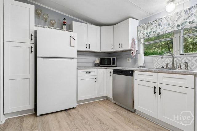 124 Edgewater Drive, Bloomingdale, GA 31302