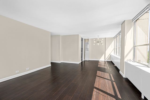 655 W IRVING PARK Road 1201, Chicago, IL 60613