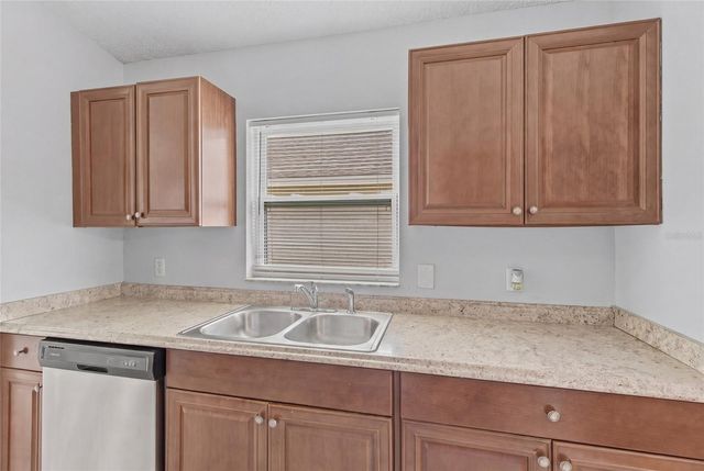 6808 YARDLEY OAKS COURT, Tampa, FL 33625