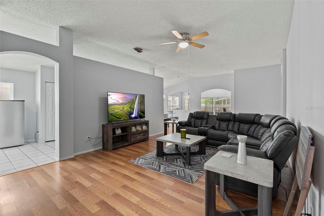 6808 YARDLEY OAKS COURT, Tampa, FL 33625