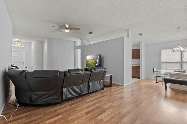 6808 YARDLEY OAKS COURT, Tampa, FL 33625