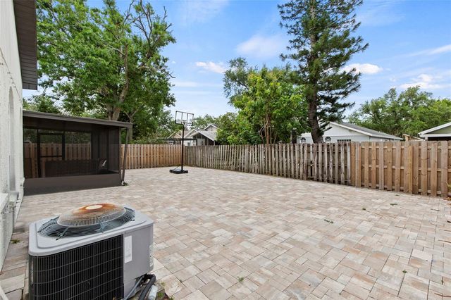 6808 YARDLEY OAKS COURT, Tampa, FL 33625
