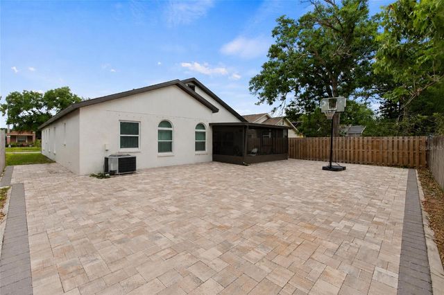 6808 YARDLEY OAKS COURT, Tampa, FL 33625