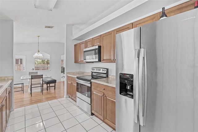6808 YARDLEY OAKS COURT, Tampa, FL 33625
