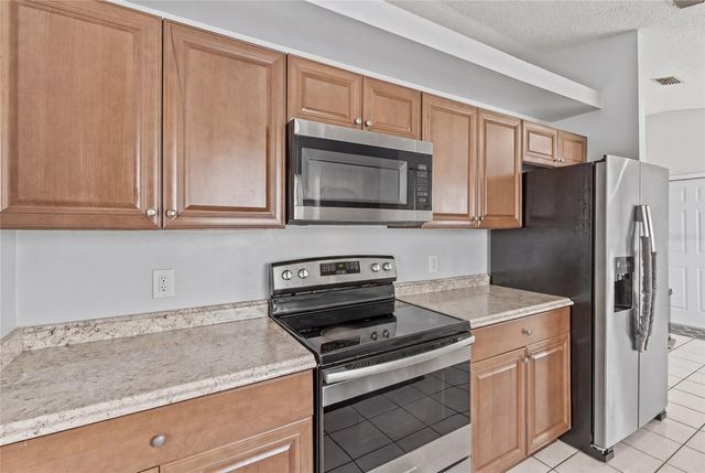 6808 YARDLEY OAKS COURT, Tampa, FL 33625