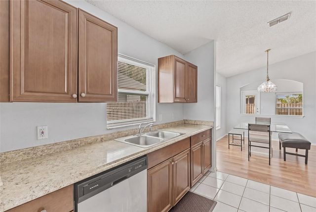 6808 YARDLEY OAKS COURT, Tampa, FL 33625