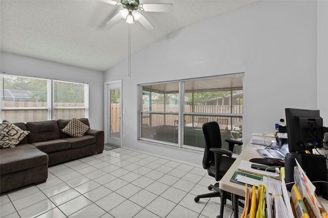 6808 YARDLEY OAKS COURT, Tampa, FL 33625