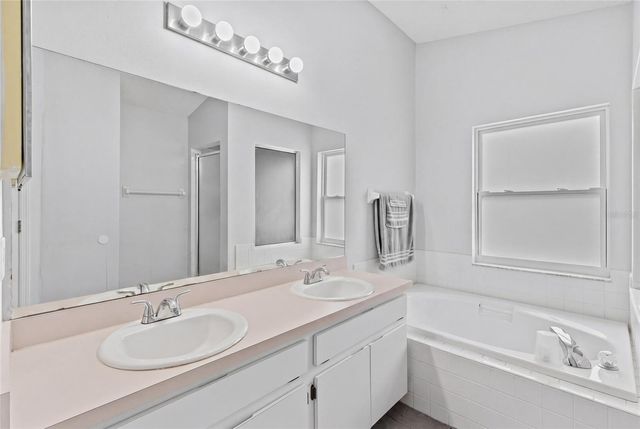 6808 YARDLEY OAKS COURT, Tampa, FL 33625