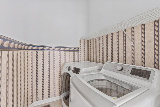 6808 YARDLEY OAKS COURT, Tampa, FL 33625
