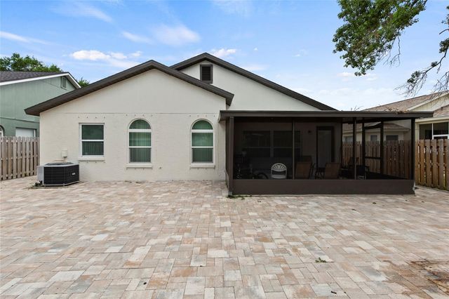 6808 YARDLEY OAKS COURT, Tampa, FL 33625