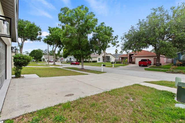 6808 YARDLEY OAKS COURT, Tampa, FL 33625