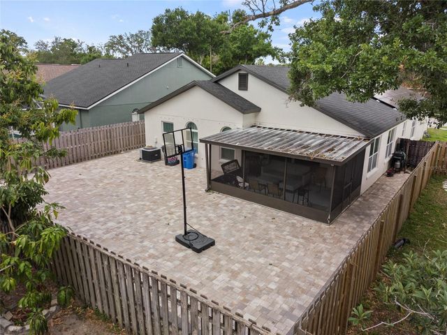 6808 YARDLEY OAKS COURT, Tampa, FL 33625