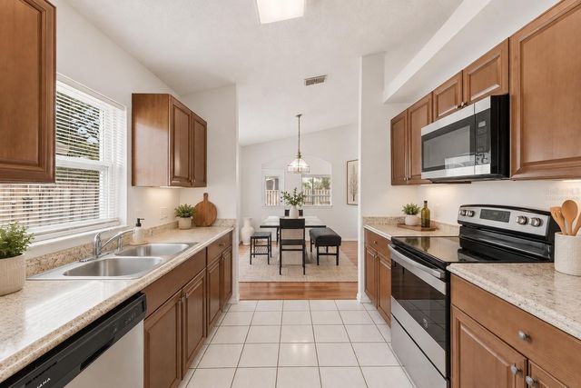 6808 YARDLEY OAKS COURT, Tampa, FL 33625