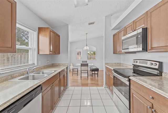 6808 YARDLEY OAKS COURT, Tampa, FL 33625