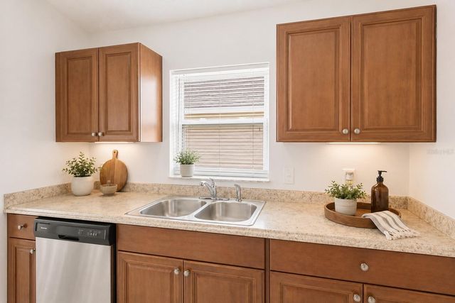 6808 YARDLEY OAKS COURT, Tampa, FL 33625