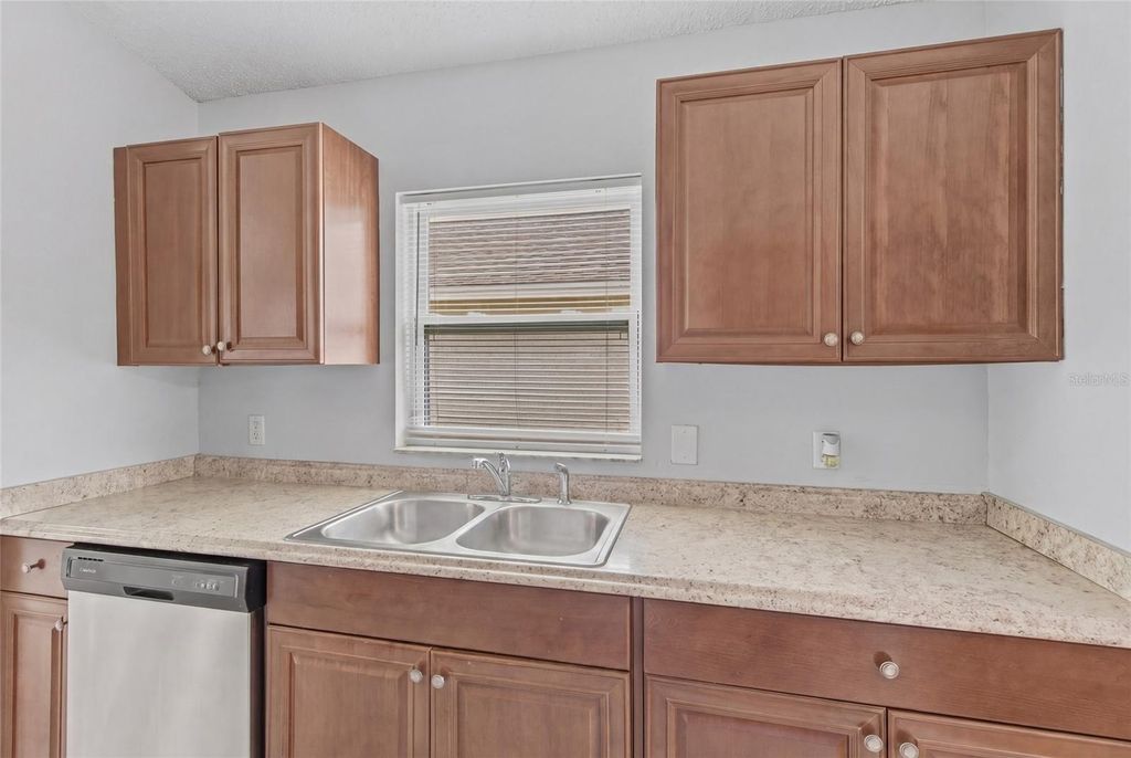 Image 11 of property listing at 6808 YARDLEY OAKS COURT, Tampa, FL 33625