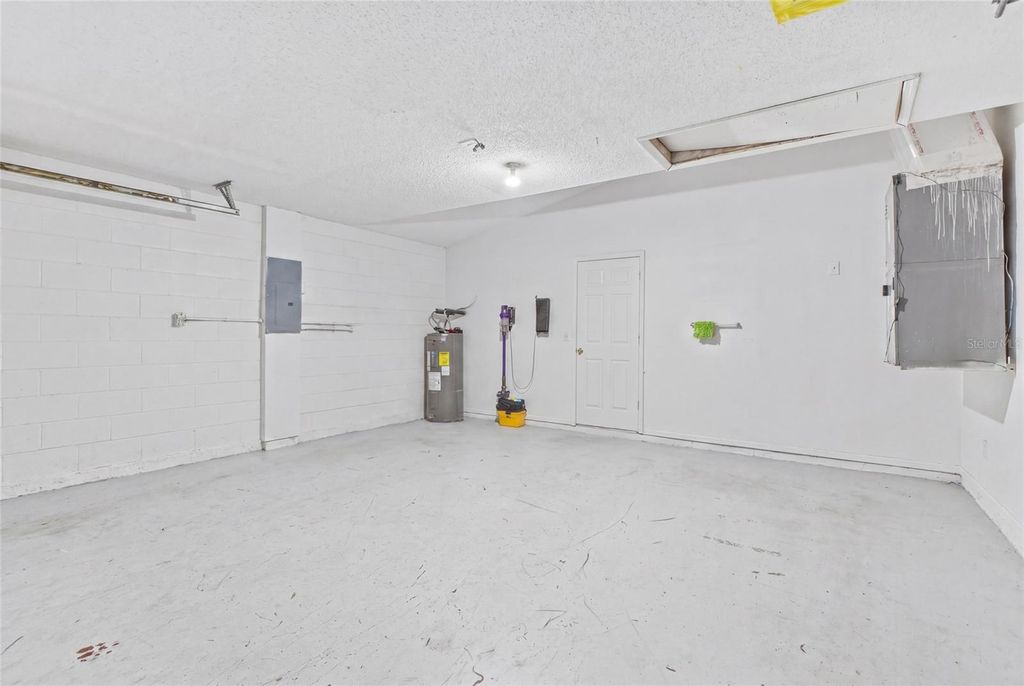 Image 53 of property listing at 6808 YARDLEY OAKS COURT, Tampa, FL 33625