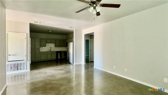 400 Lowes Boulevard B, Killeen, TX 76542