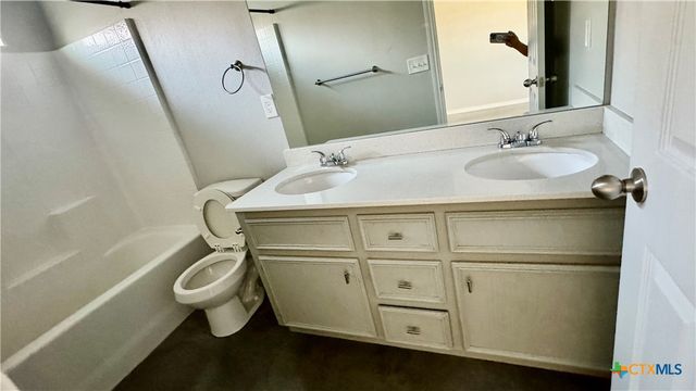 400 Lowes Boulevard B, Killeen, TX 76542