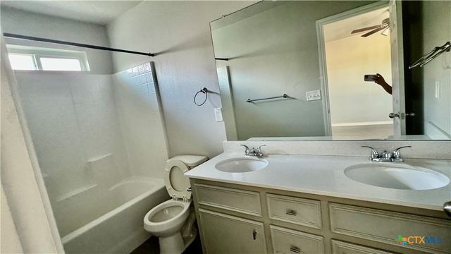 400 Lowes Boulevard B, Killeen, TX 76542