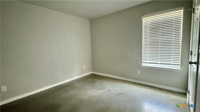 400 Lowes Boulevard B, Killeen, TX 76542