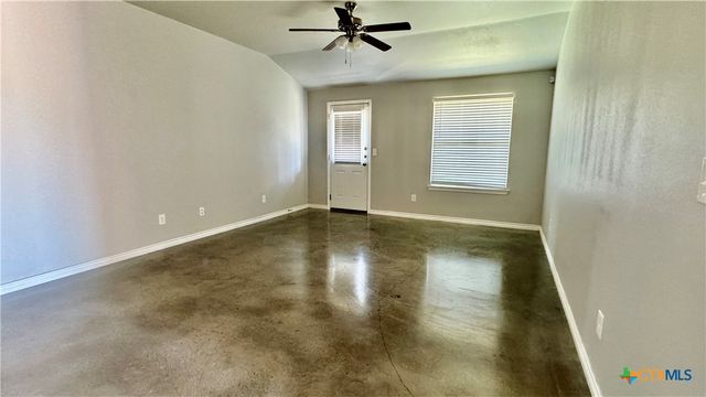 400 Lowes Boulevard B, Killeen, TX 76542