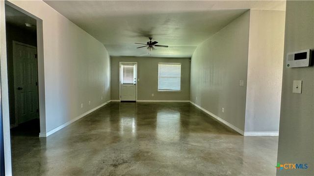 400 Lowes Boulevard B, Killeen, TX 76542