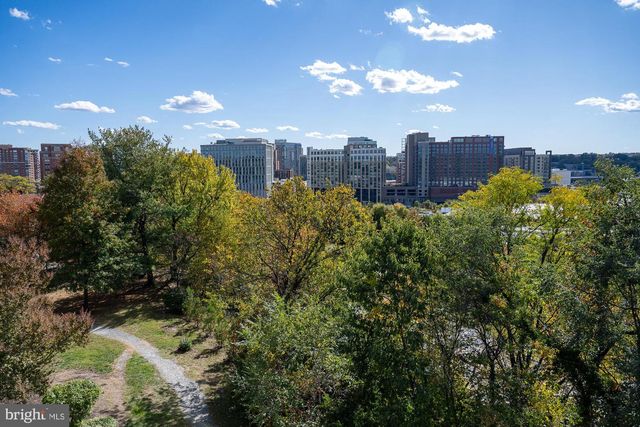 104 ROBERTS LN #401, Alexandria, VA 22314