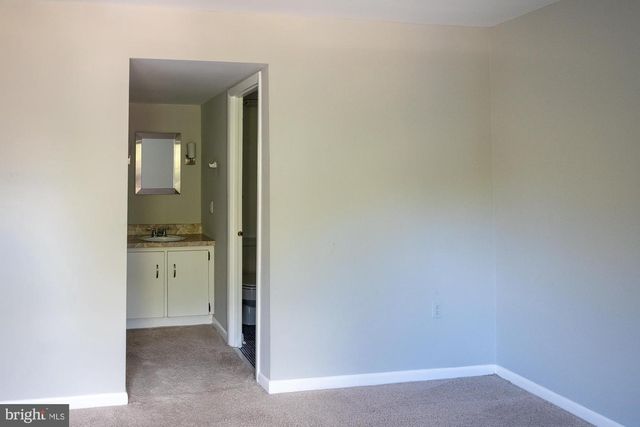 104 ROBERTS LN #401, Alexandria, VA 22314