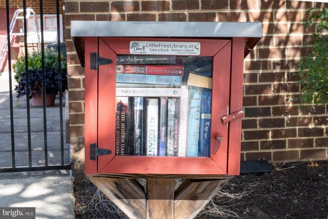 104 ROBERTS LN #401, Alexandria, VA 22314