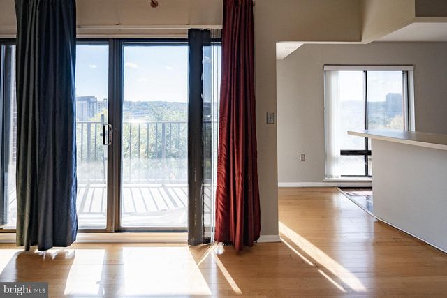 104 ROBERTS LN #401, Alexandria, VA 22314