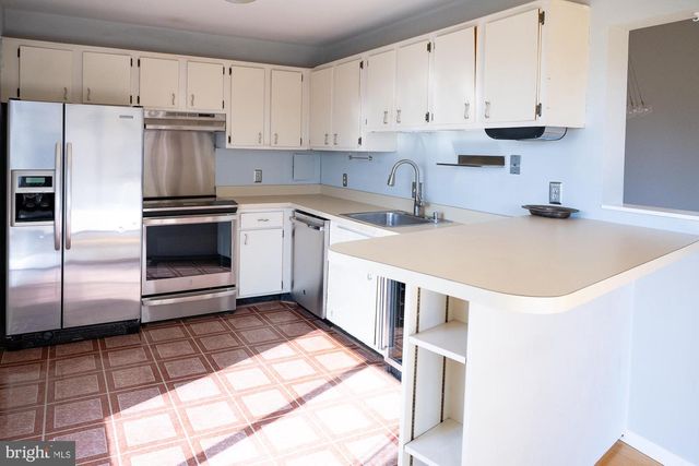 104 ROBERTS LN #401, Alexandria, VA 22314