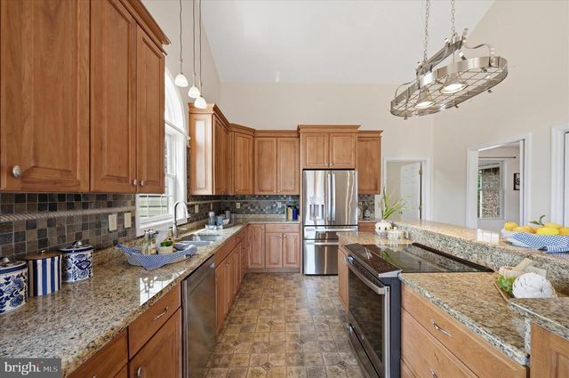 1792 MYERSTOWN RD, Charles Town, WV 25414