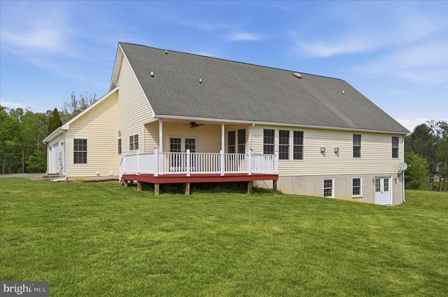 1792 MYERSTOWN RD, Charles Town, WV 25414