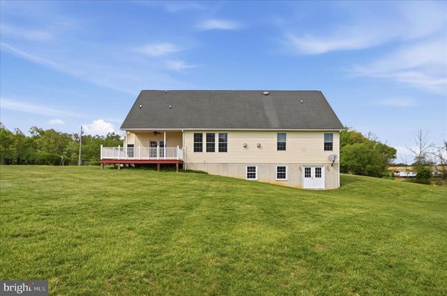 1792 MYERSTOWN RD, Charles Town, WV 25414