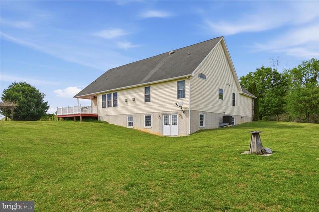 1792 MYERSTOWN RD, Charles Town, WV 25414