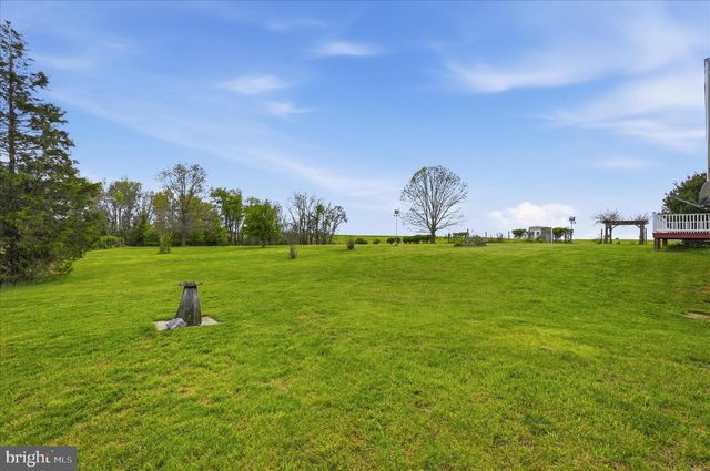 1792 MYERSTOWN RD, Charles Town, WV 25414