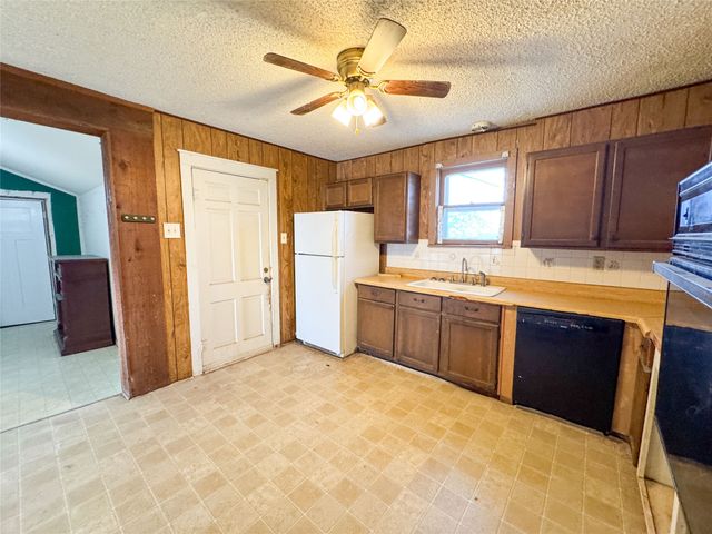 2007 Avenue E, Cisco, TX 76437