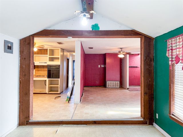 2007 Avenue E, Cisco, TX 76437