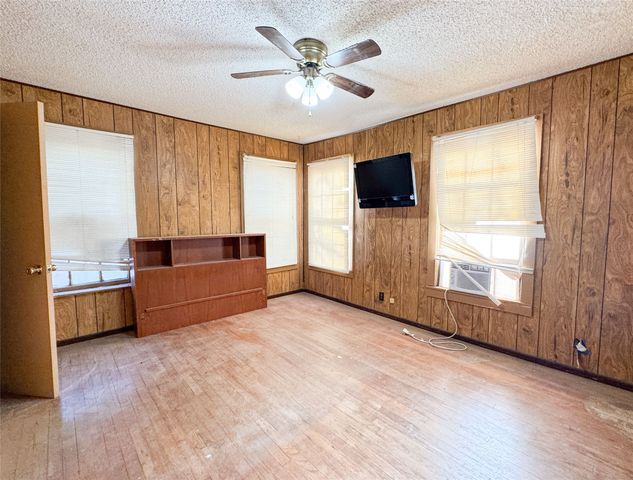 2007 Avenue E, Cisco, TX 76437