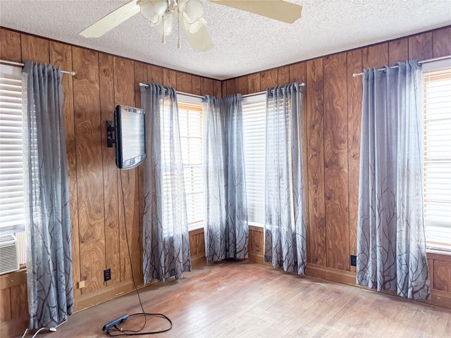 2007 Avenue E, Cisco, TX 76437