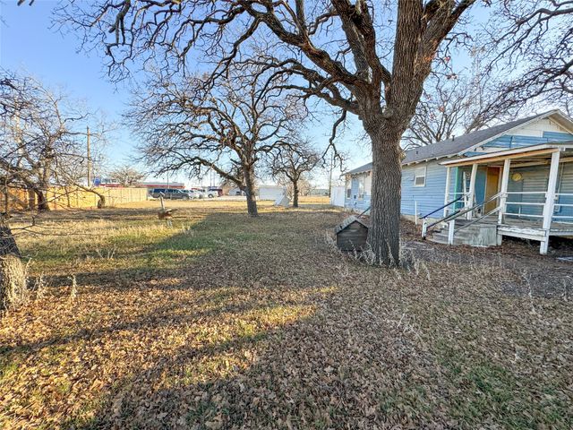 2007 Avenue E, Cisco, TX 76437