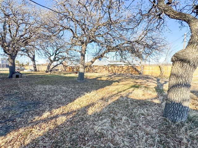 2007 Avenue E, Cisco, TX 76437