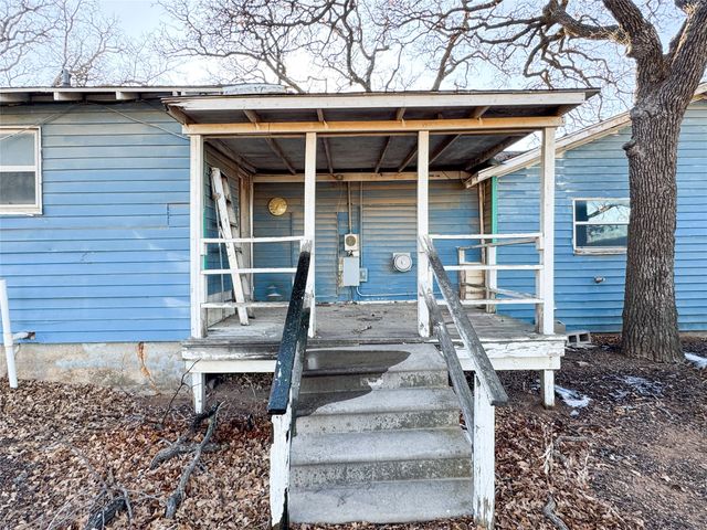 2007 Avenue E, Cisco, TX 76437