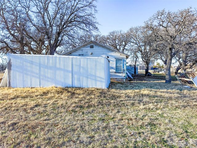 2007 Avenue E, Cisco, TX 76437
