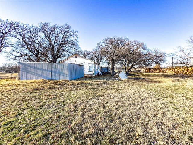 2007 Avenue E, Cisco, TX 76437