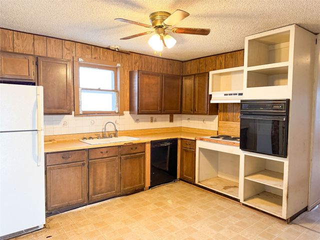 2007 Avenue E, Cisco, TX 76437